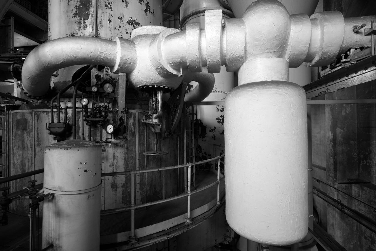Boiler dan pipa uap tulang punggung utilitas